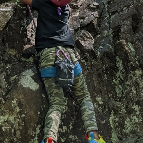 Black Diamond Momentum Kids Climbing Harness - Picture 5 of 9